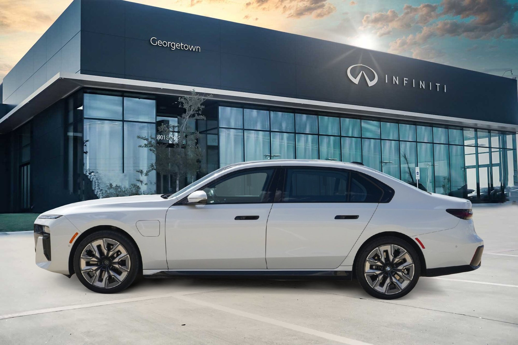 Used 2024 BMW 750e xDrive w/ Executive Package image 7