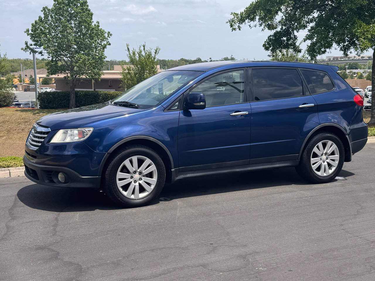 Used 2010 Subaru Tribeca Limited image 2