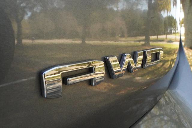 Used 2024 GMC Terrain SLT image 43