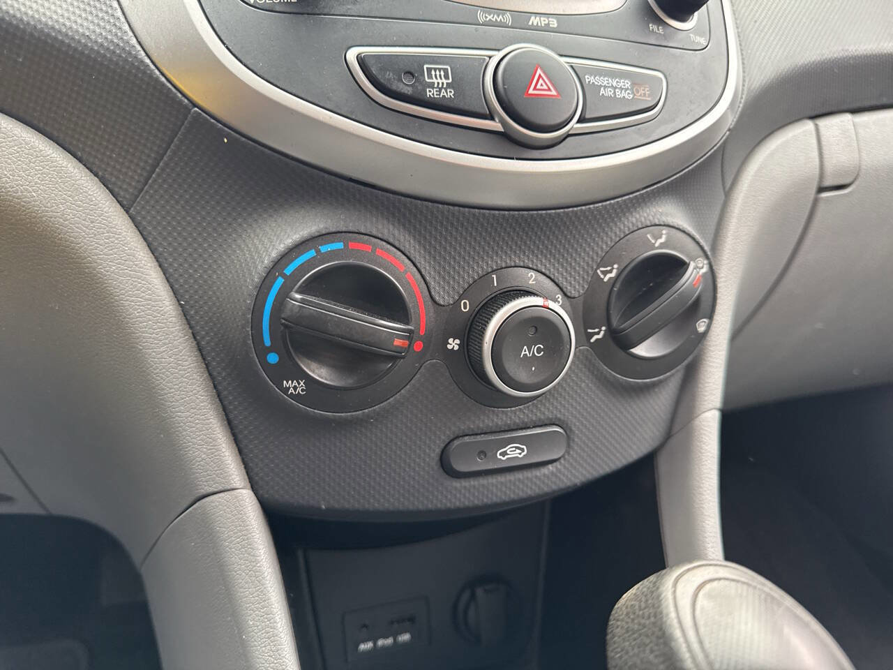 Used 2013 Hyundai Accent GLS image 31