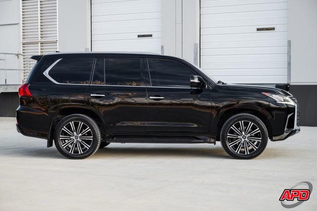 Used 2021 Lexus LX 570 4WD w/ Luxury Package image 10
