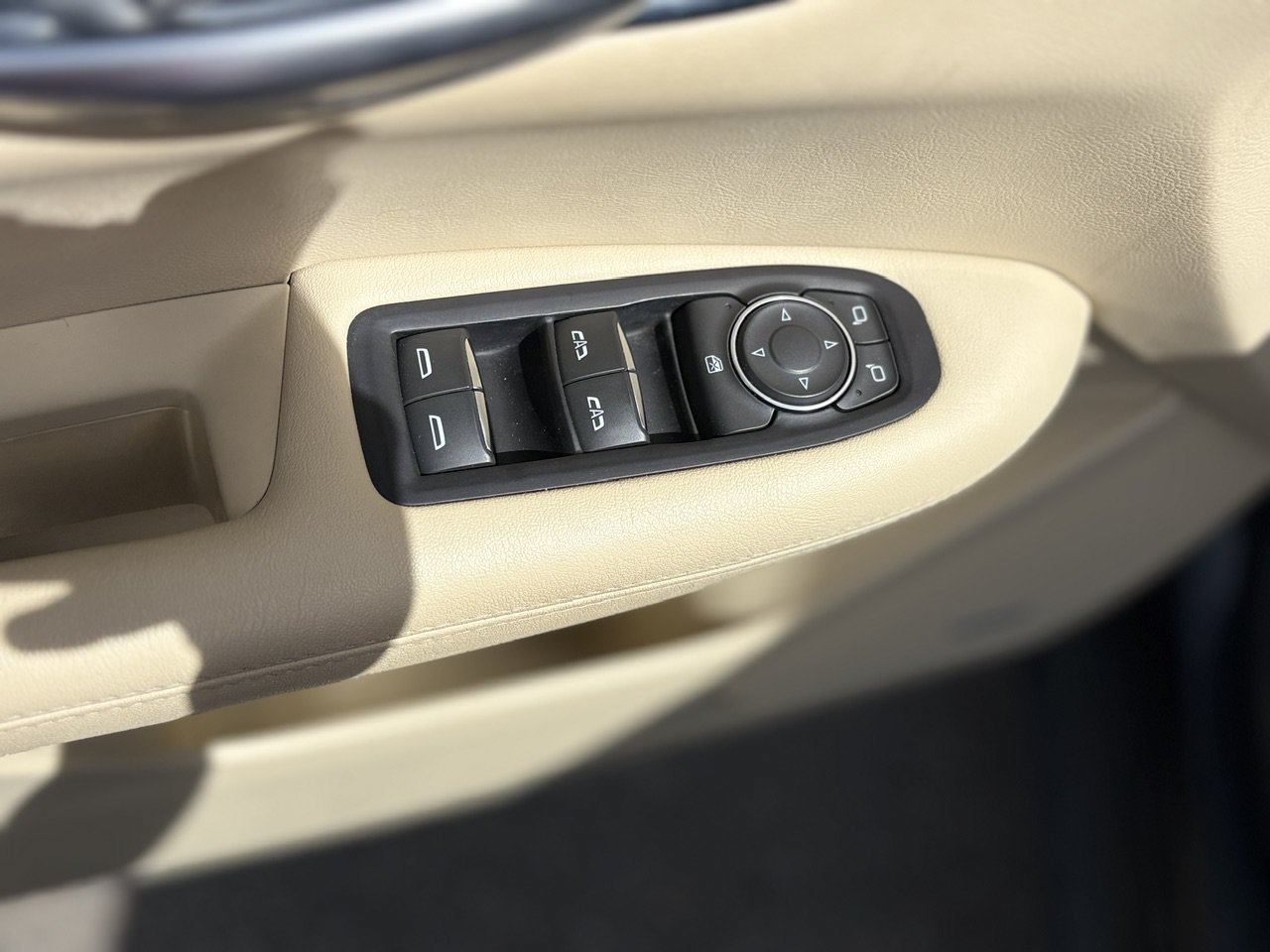 Certified 2018 Cadillac XT5 FWD image 28