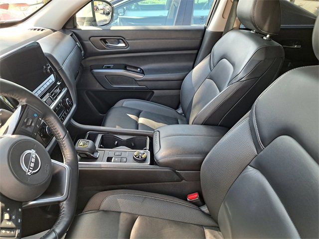 Used 2024 Nissan Pathfinder SL image 12