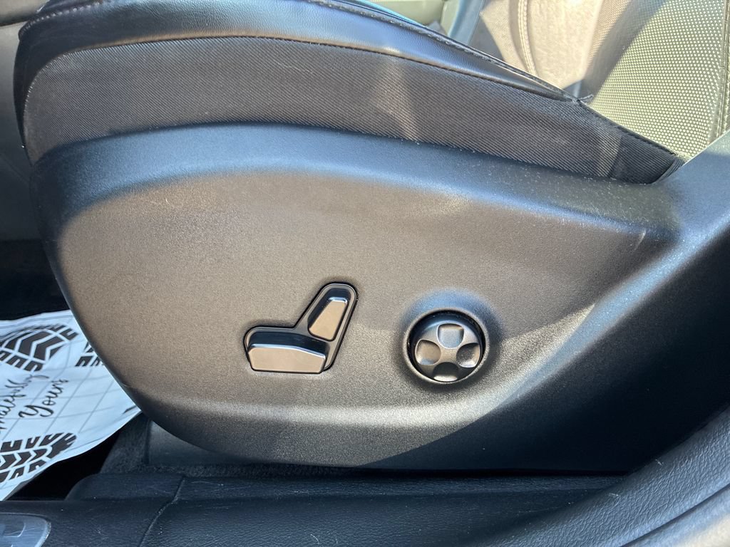 Used 2019 Jeep Cherokee Limited AWD/4WD image 12
