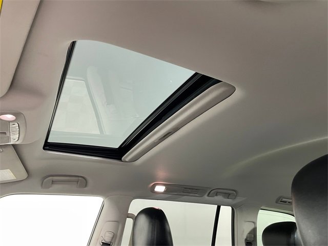 Used 2021 Nissan Armada SL w/ Captain's Chairs Package image 16