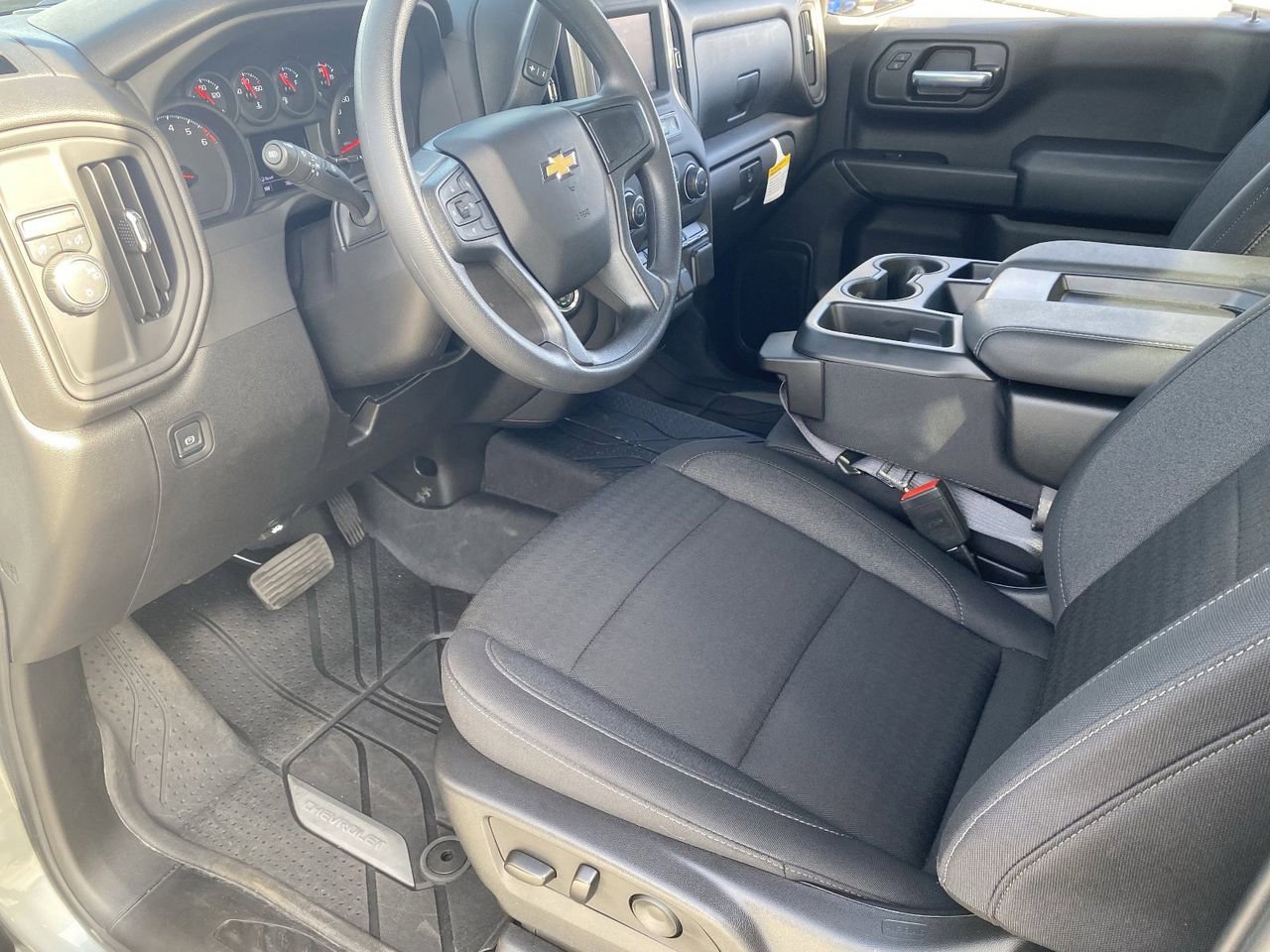 Used 2025 Chevrolet Silverado 1500 Custom image 18