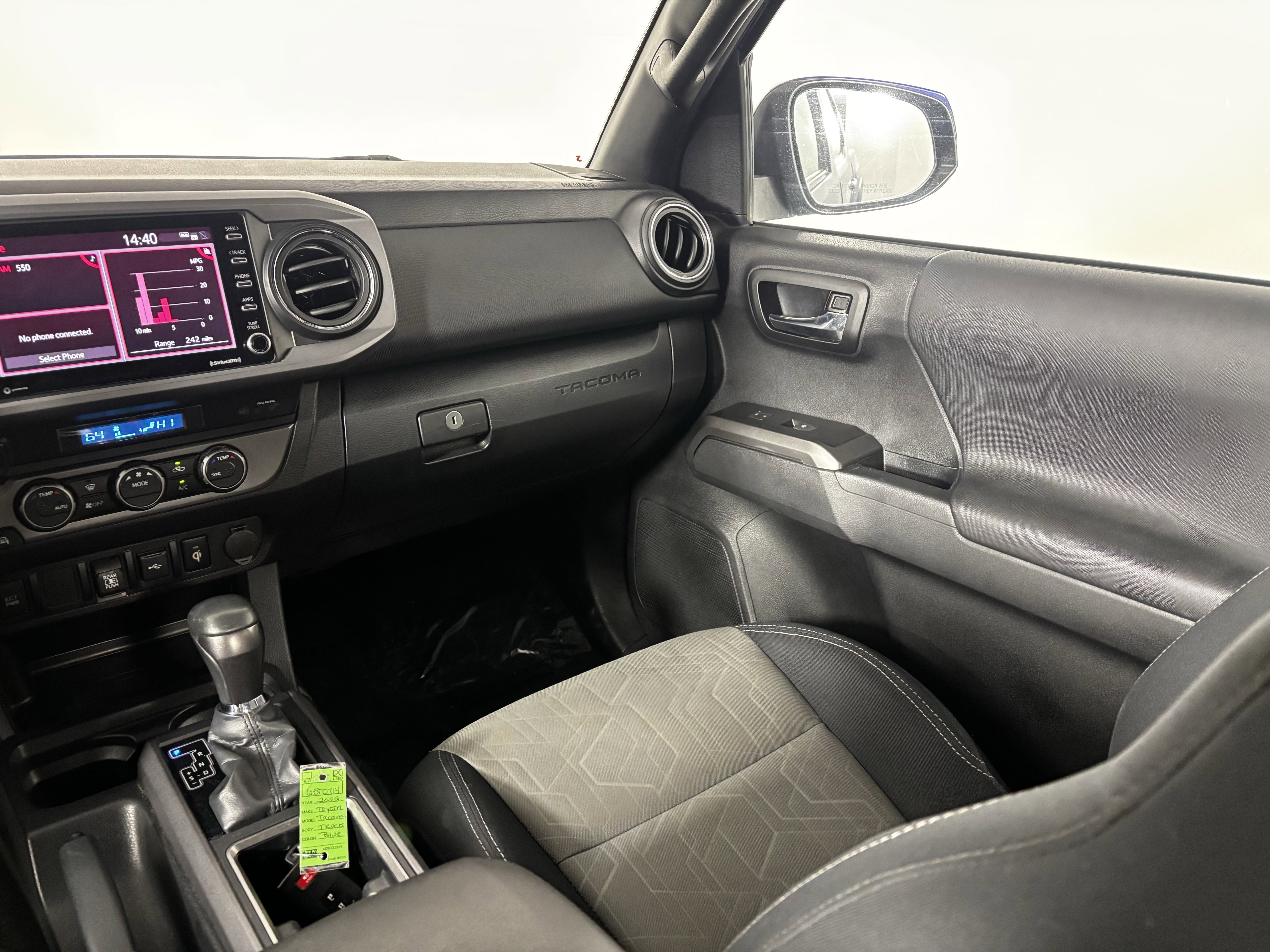 Used 2022 Toyota Tacoma TRD Off-Road image 40