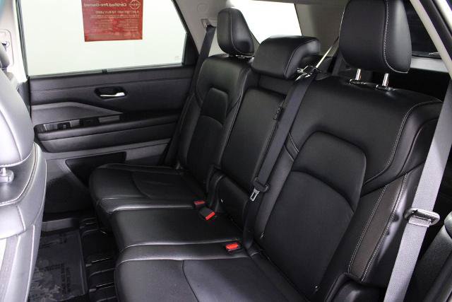 Certified 2024 Nissan Pathfinder SL w/ Cargo Package FWD image 22