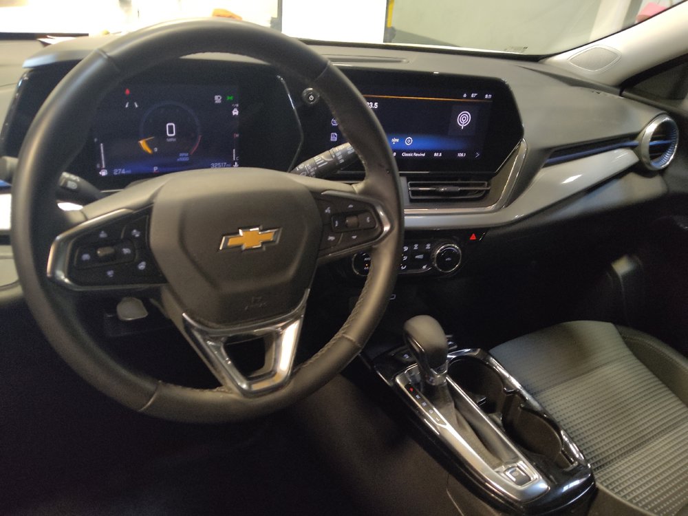 Used 2025 Chevrolet Trax LT w/ LT Convenience Package FWD image 22
