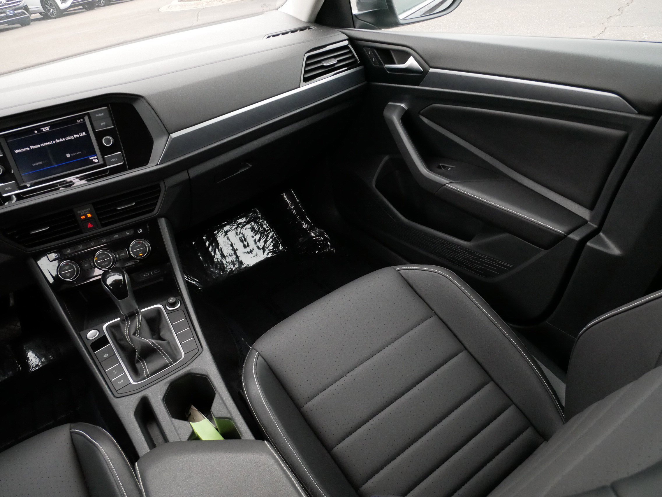 Certified 2024 Volkswagen Jetta SE image 11