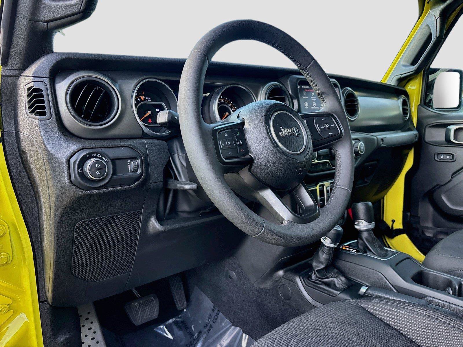 Used 2023 Jeep Gladiator Sport AWD/4WD image 10