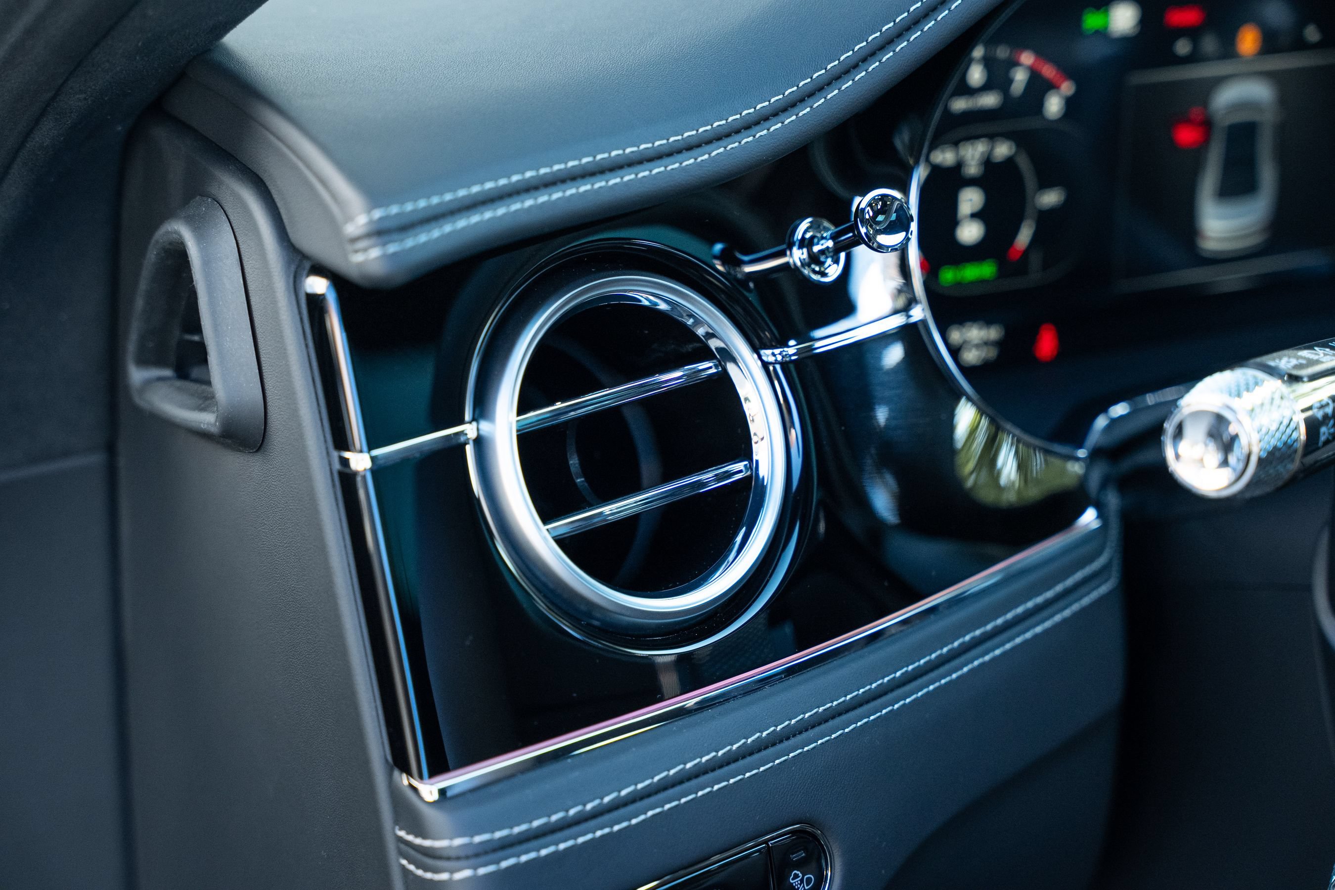 Certified 2025 Bentley Flying Spur Plug-In Hybrid AWD/4WD image 25