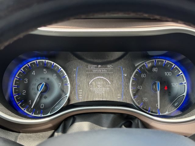 Used 2019 Chrysler Pacifica Touring-L FWD image 19