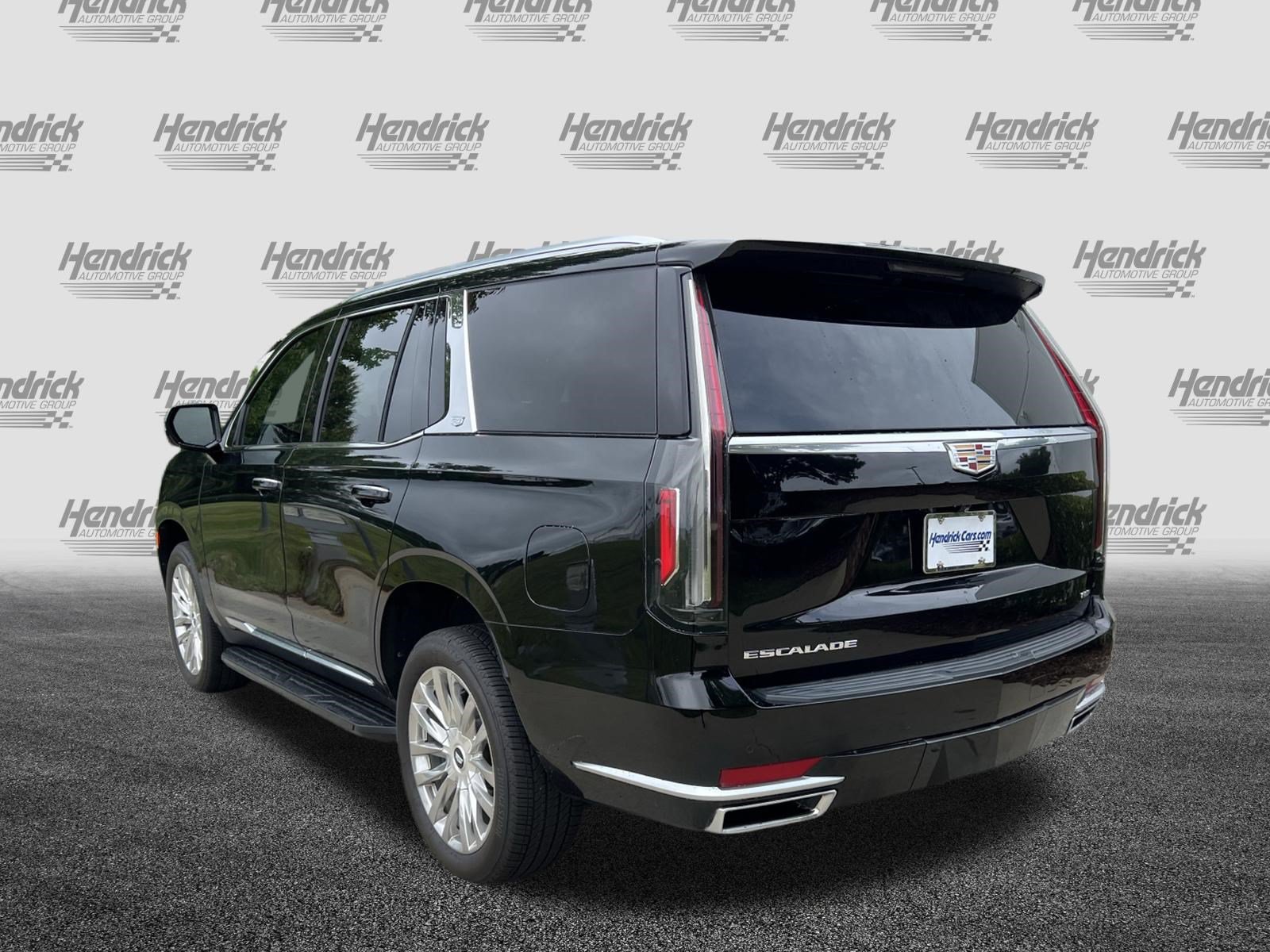 Used 2022 Cadillac Escalade Luxury w/ LPO, Illumination Package AWD/4WD image 9