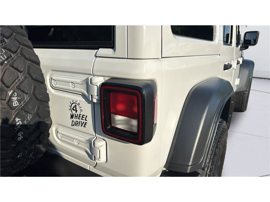 Used 2023 Jeep Wrangler Unlimited w/ Sun & Screen Package AWD/4WD image 27