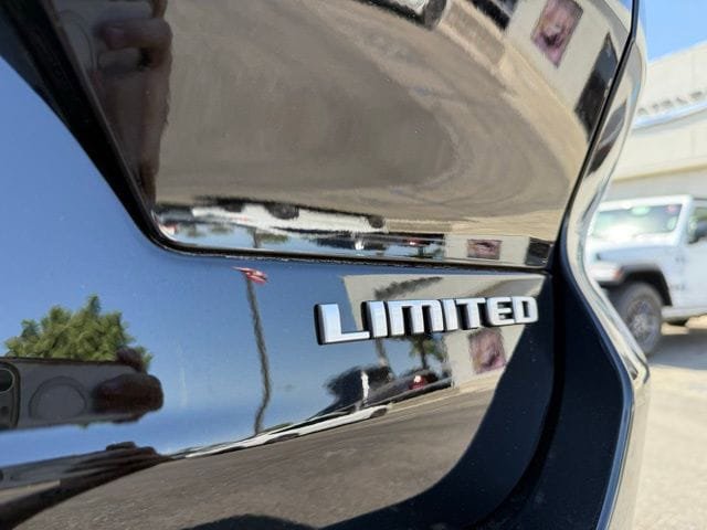 New 2025 Jeep Grand Cherokee L Limited w/ Trailer Tow Package image 11