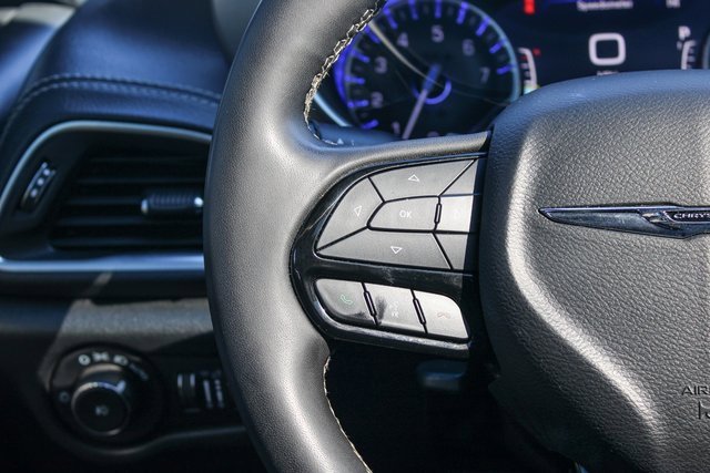 Used 2023 Chrysler Pacifica Limited w/ S Appearance Package image 29