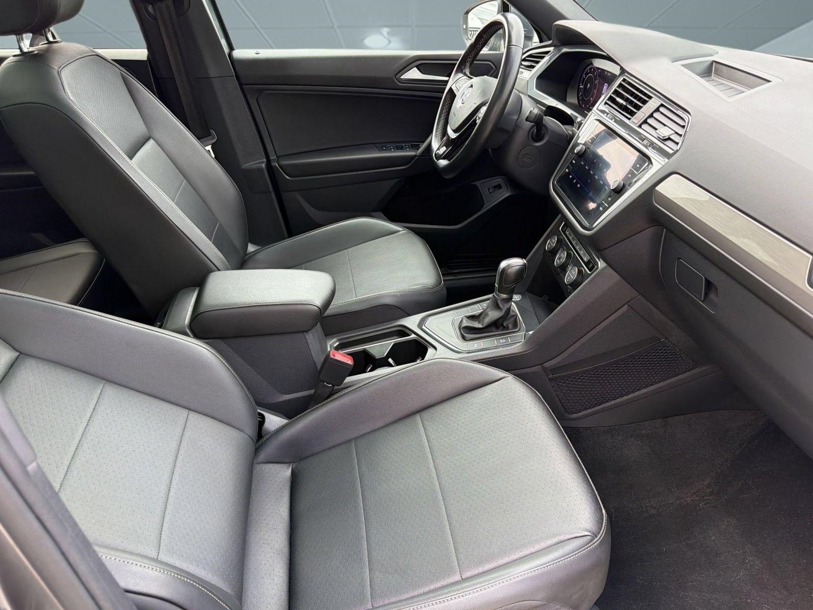 Used 2019 Volkswagen Tiguan SEL R-Line FWD image 25