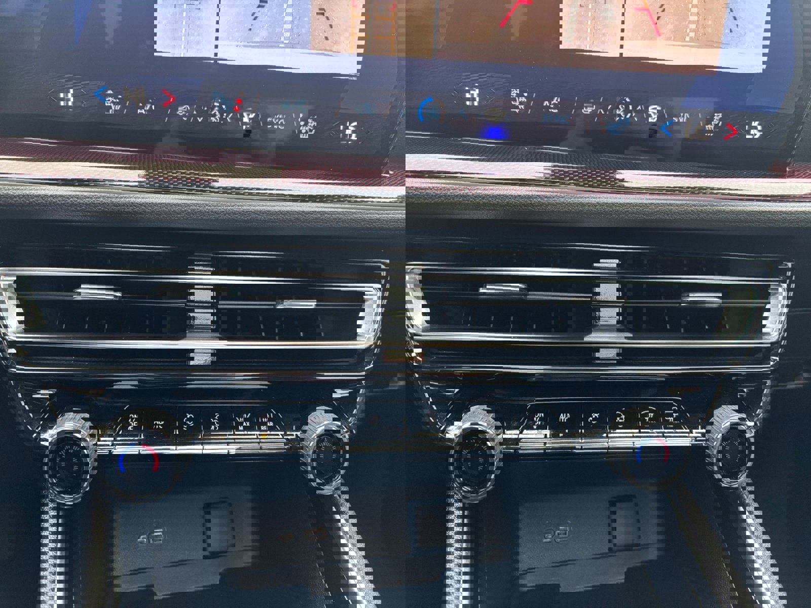 Used 2025 Chevrolet Traverse Z71 w/ Driver Confidence Package image 20