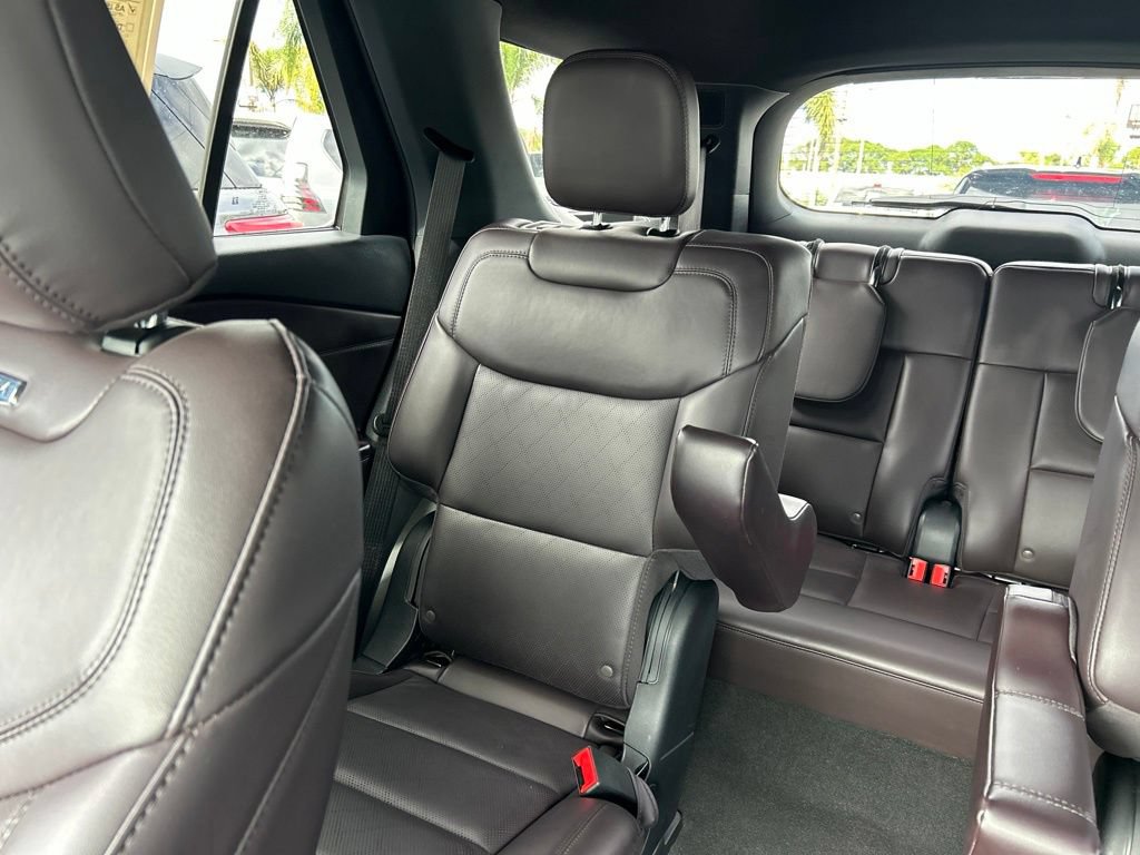 Used 2026 Ford Explorer Platinum RWD image 12