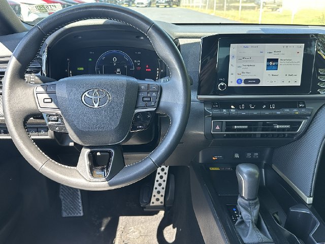 Used 2025 Toyota Camry SE FWD image 17