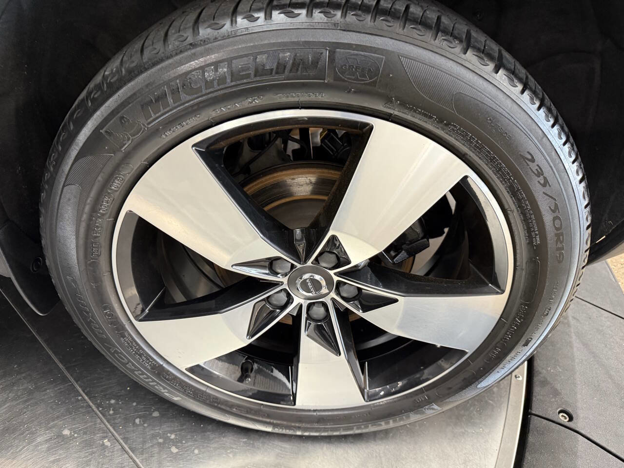 Used 2019 Volvo XC40 T5 Momentum image 27