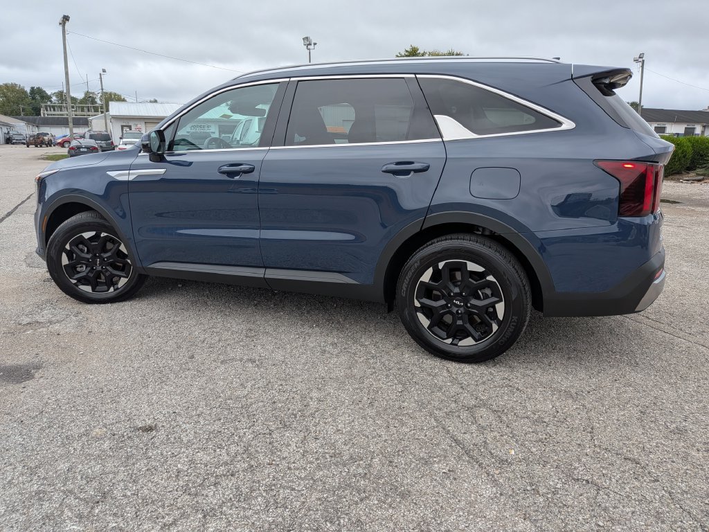 Used 2026 Kia Sorento S FWD image 4