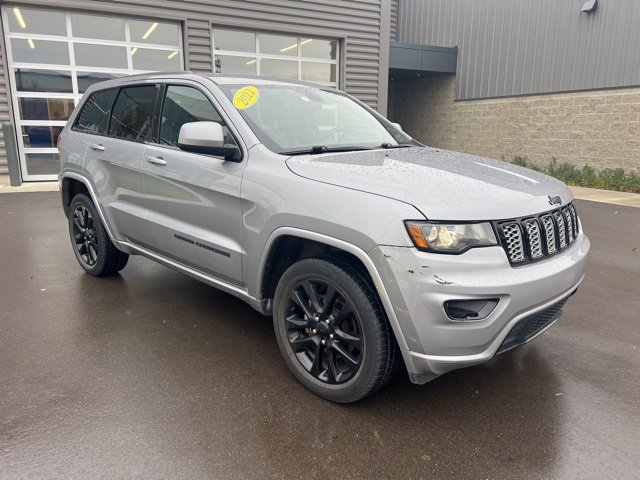 Used 2019 Jeep Grand Cherokee Altitude image 3