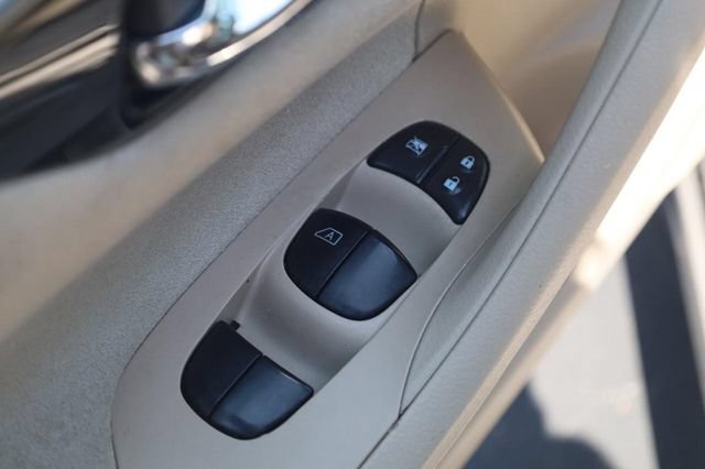 Used 2013 Nissan Altima 3.5 S FWD image 11