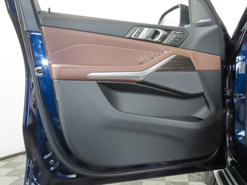 Used 2025 BMW X7 xDrive40i w/ Premium Package AWD/4WD image 11
