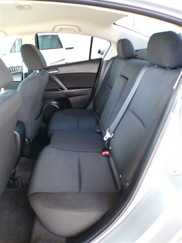Used 2011 MAZDA MAZDA3 i Touring FWD image 18