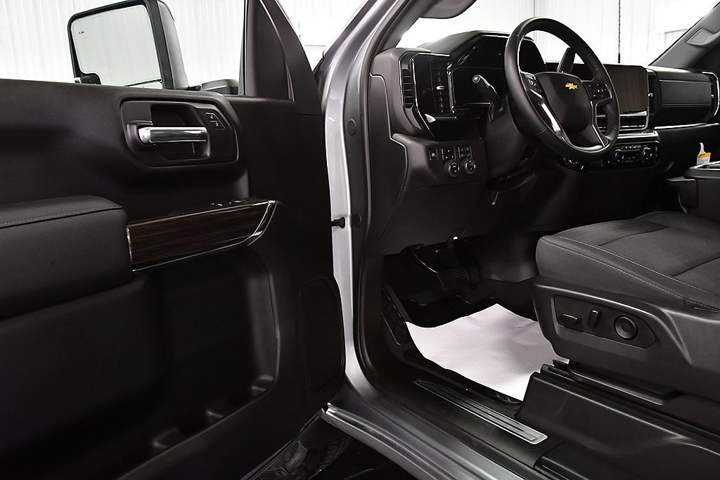 Used 2025 Chevrolet Silverado 2500 LT w/ Convenience Package image 19