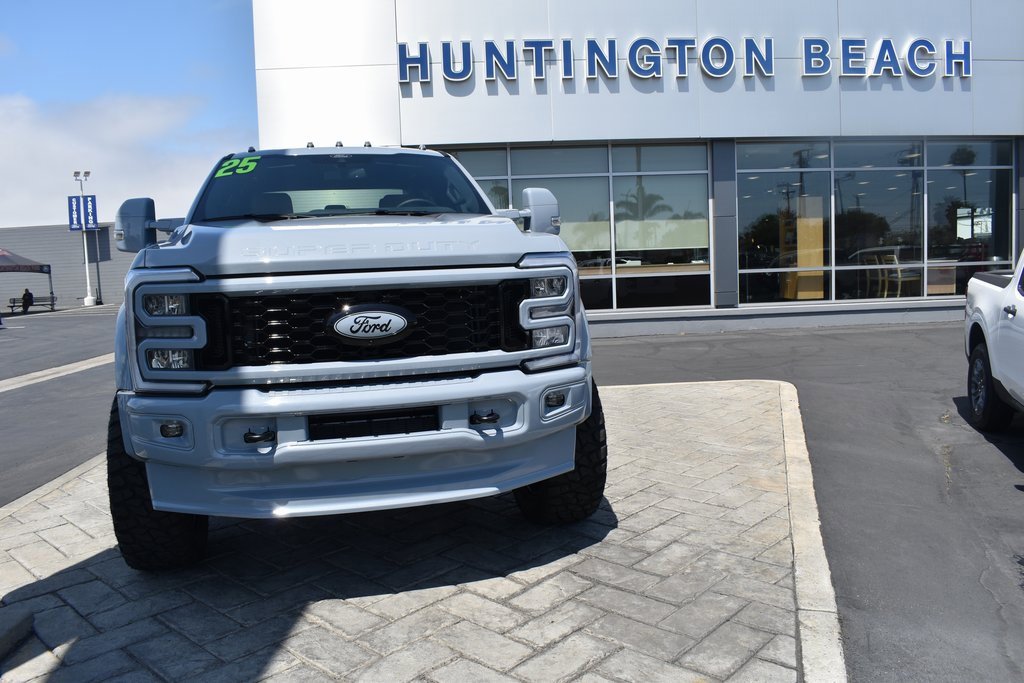 Used 2025 Ford F450 Lariat w/ FX4 Off-Road Package image 32