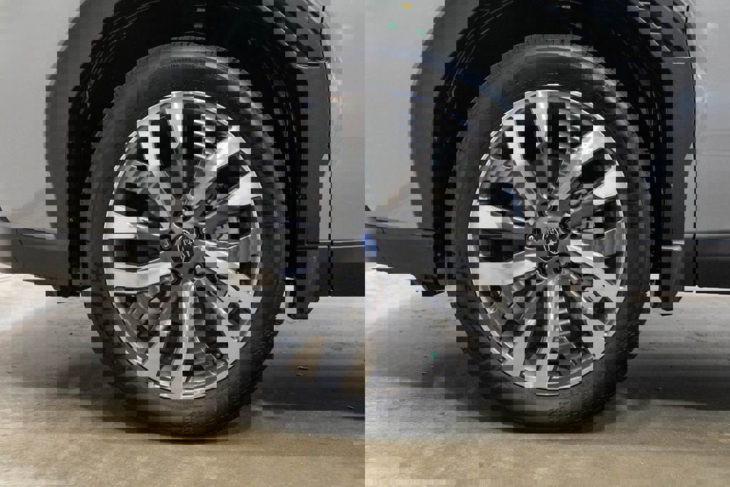 Used 2025 Subaru Forester Touring w/ Popular Package - Touring AWD/4WD image 11