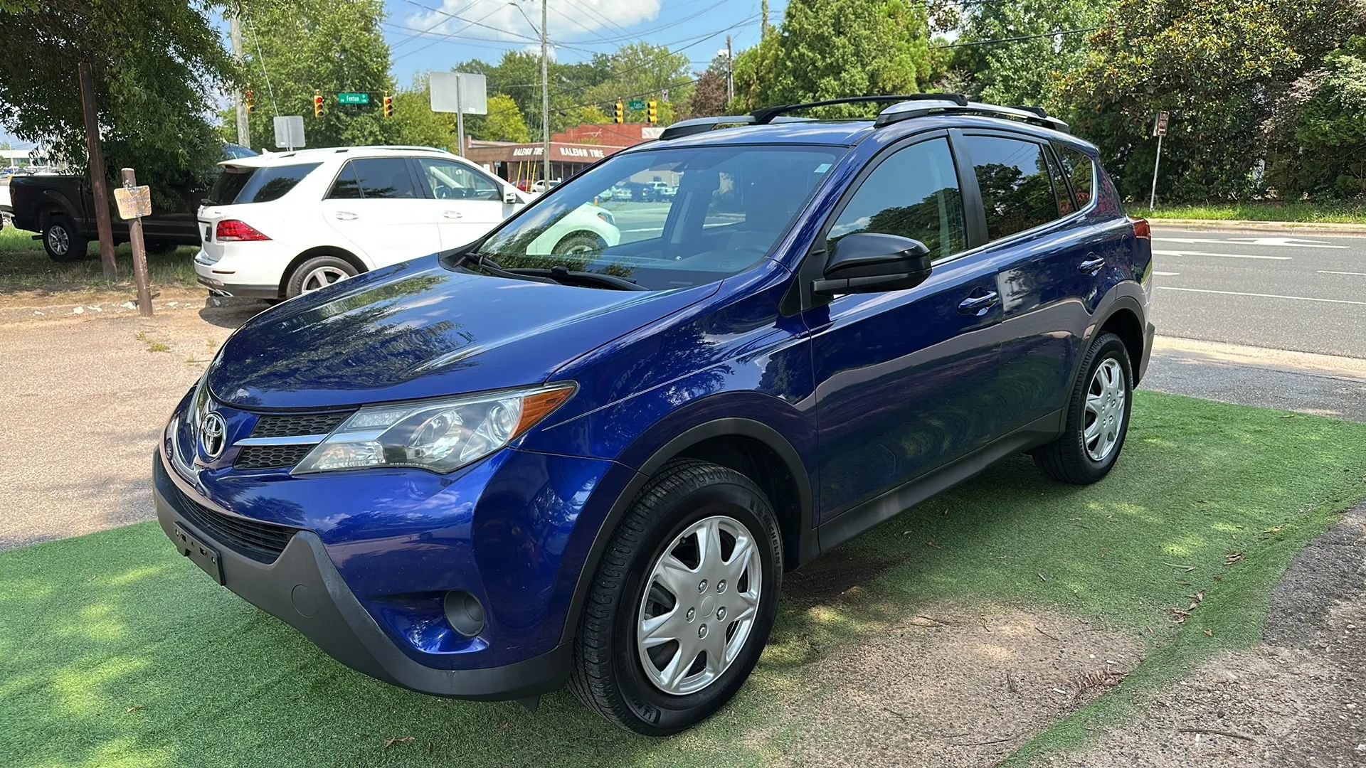 Used 2015 Toyota RAV4 LE AWD/4WD image 3