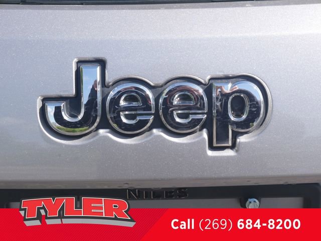 Used 2015 Jeep Grand Cherokee Limited w/ Trailer Tow Group IV AWD/4WD image 15