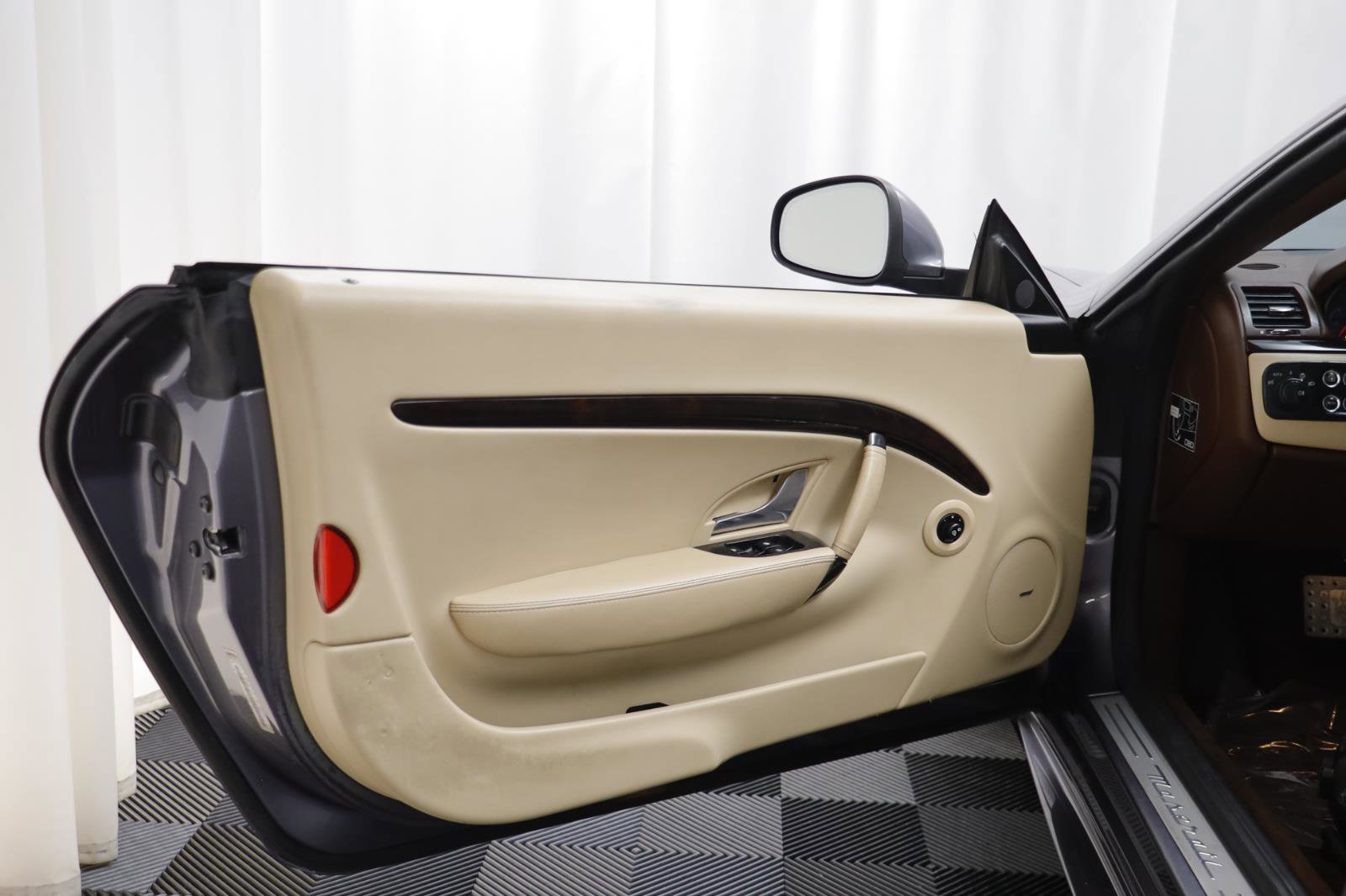 Used 2016 Maserati GranTurismo Sport image 3