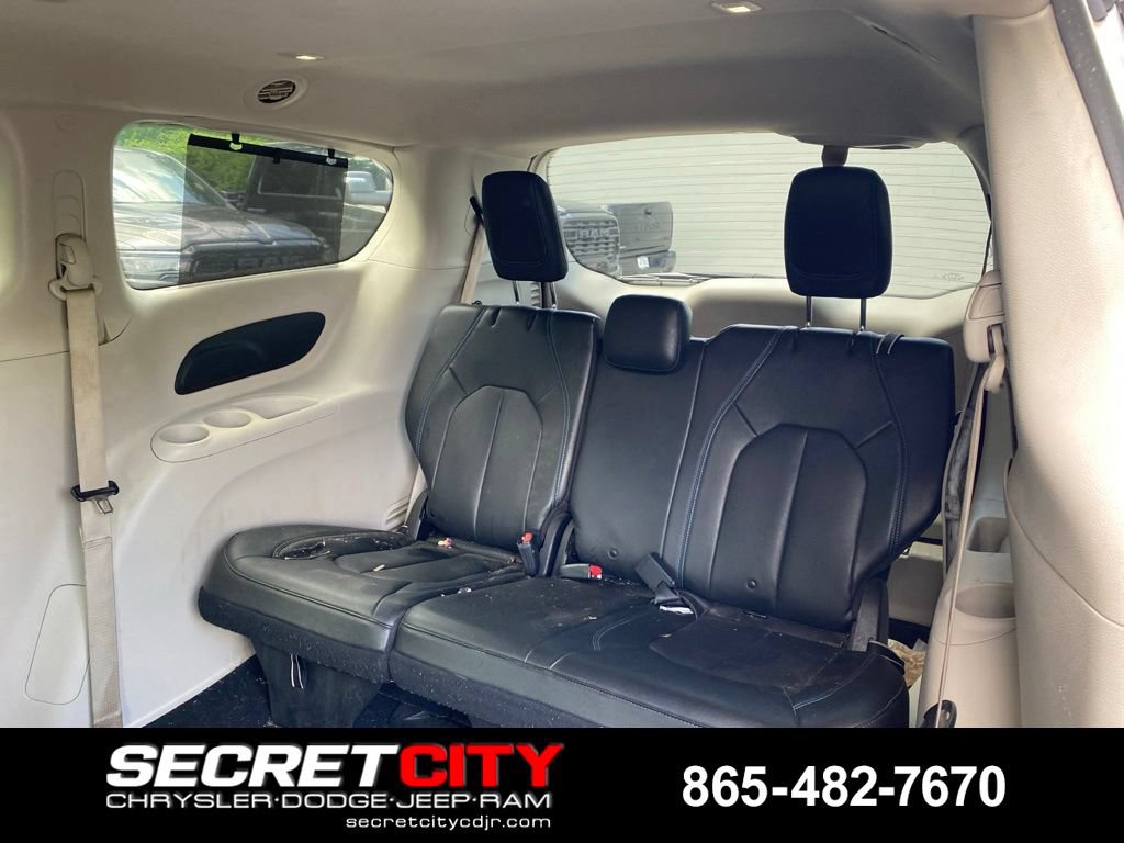 Used 2021 Chrysler Pacifica Touring-L FWD image 10
