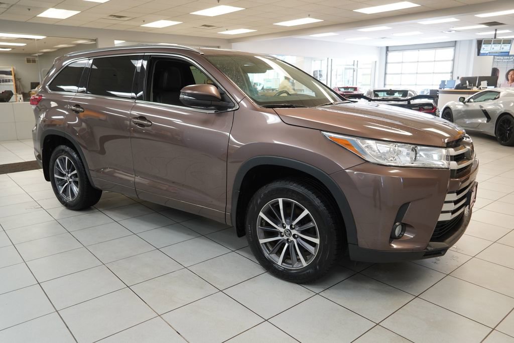 Used 2017 Toyota Highlander XLE AWD/4WD image 15