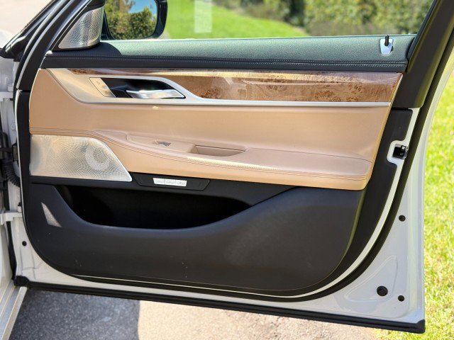 Used 2018 BMW 750i RWD image 32