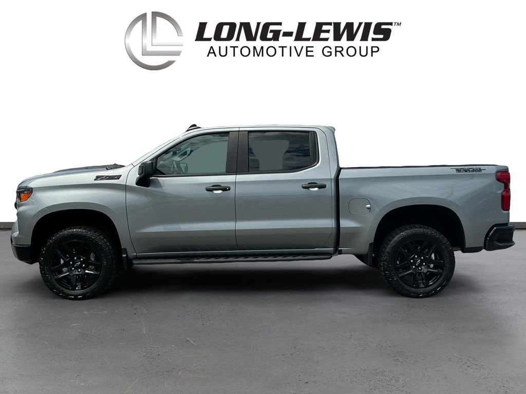 Used 2024 Chevrolet Silverado 1500 Custom Trail Boss w/ Dark Appearance Package AWD/4WD image 2