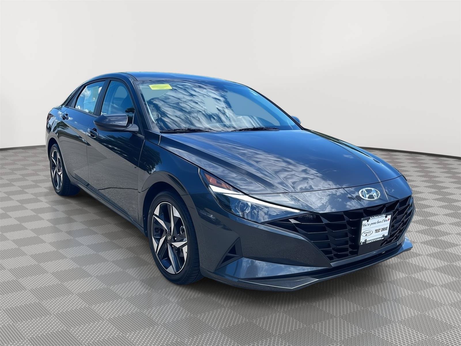 Used 2023 Hyundai Elantra SEL w/ Convenience Package FWD image 4