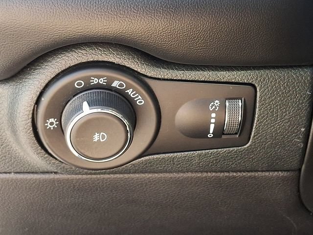 Used 2021 Dodge Durango R/T w/ Blacktop Package RWD image 26