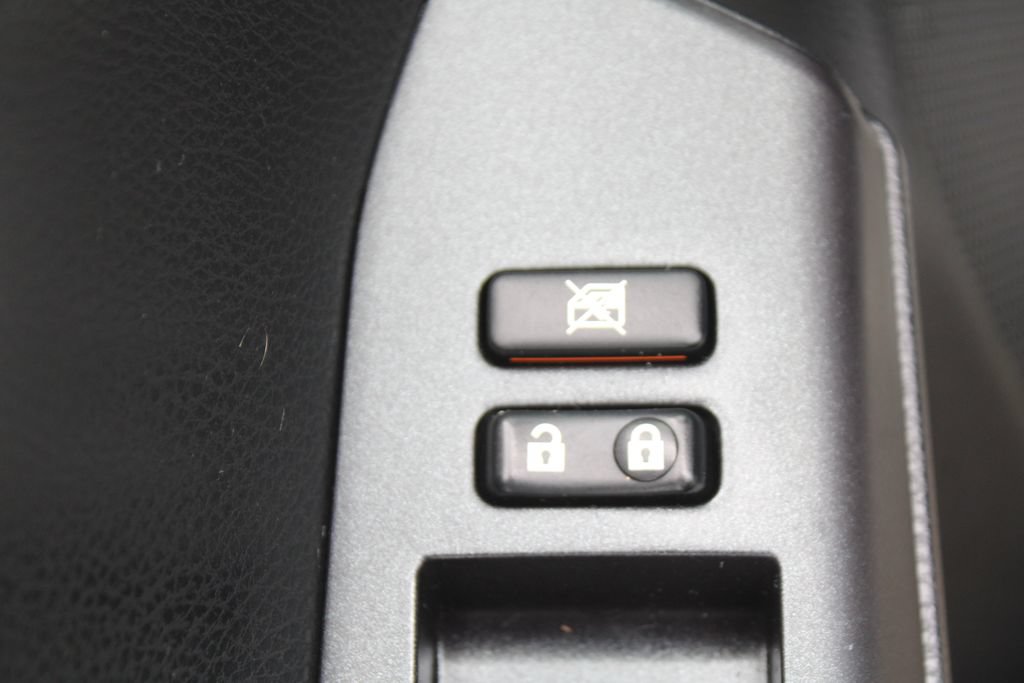 Used 2018 Toyota RAV4 LE FWD image 20