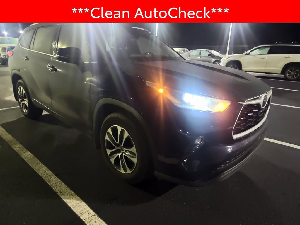 Used 2021 Toyota Highlander XLE AWD/4WD image 3