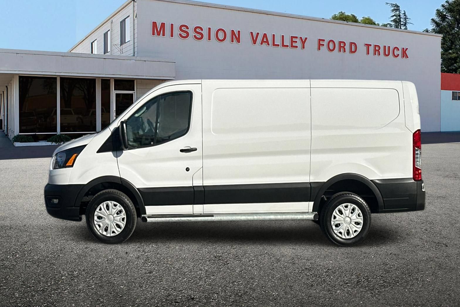 Used 2025 Ford Transit 250 Low Roof w/ Exterior Upgrade Package RWD image 7