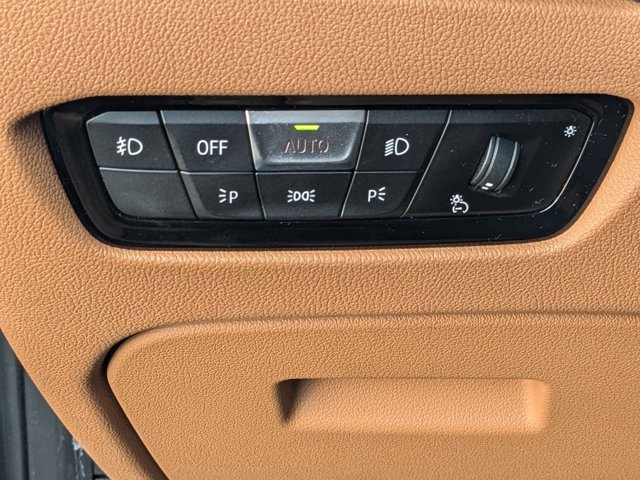 Used 2021 BMW 330i Sedan w/ M Sport Package image 12