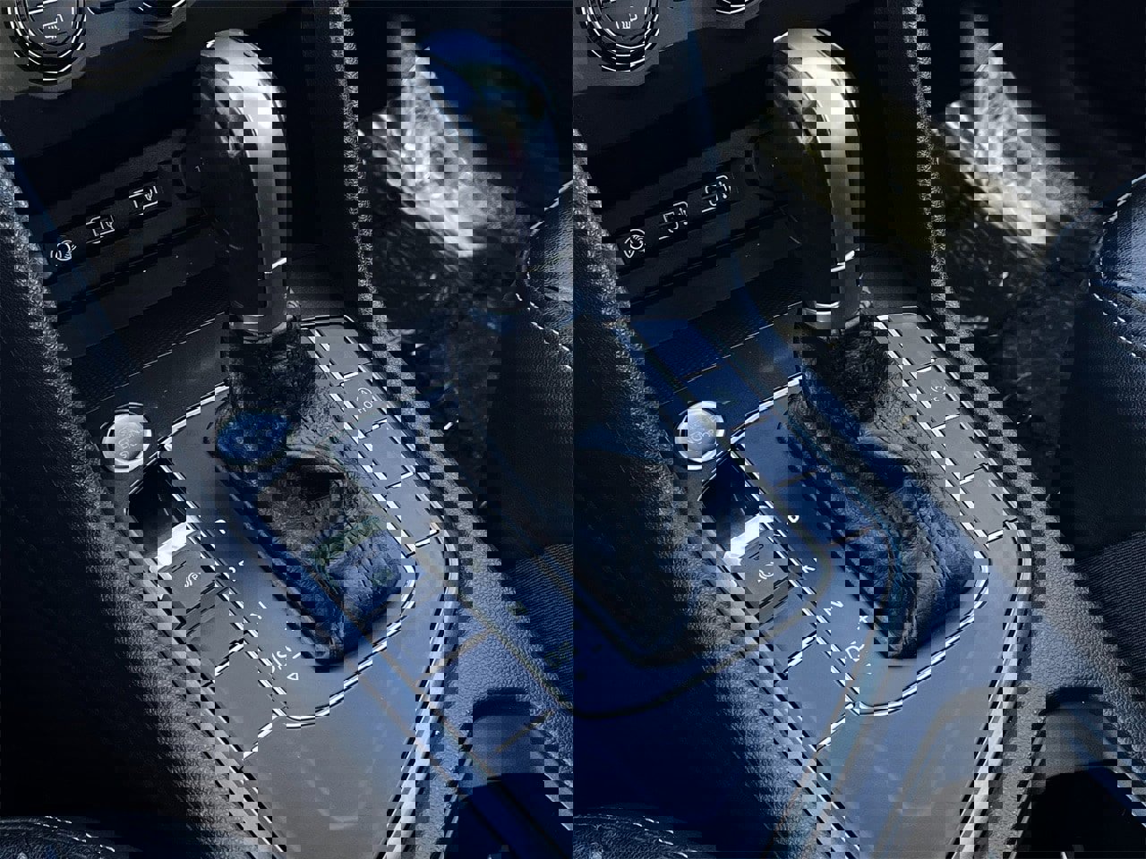 Used 2018 Volkswagen Tiguan SEL image 17