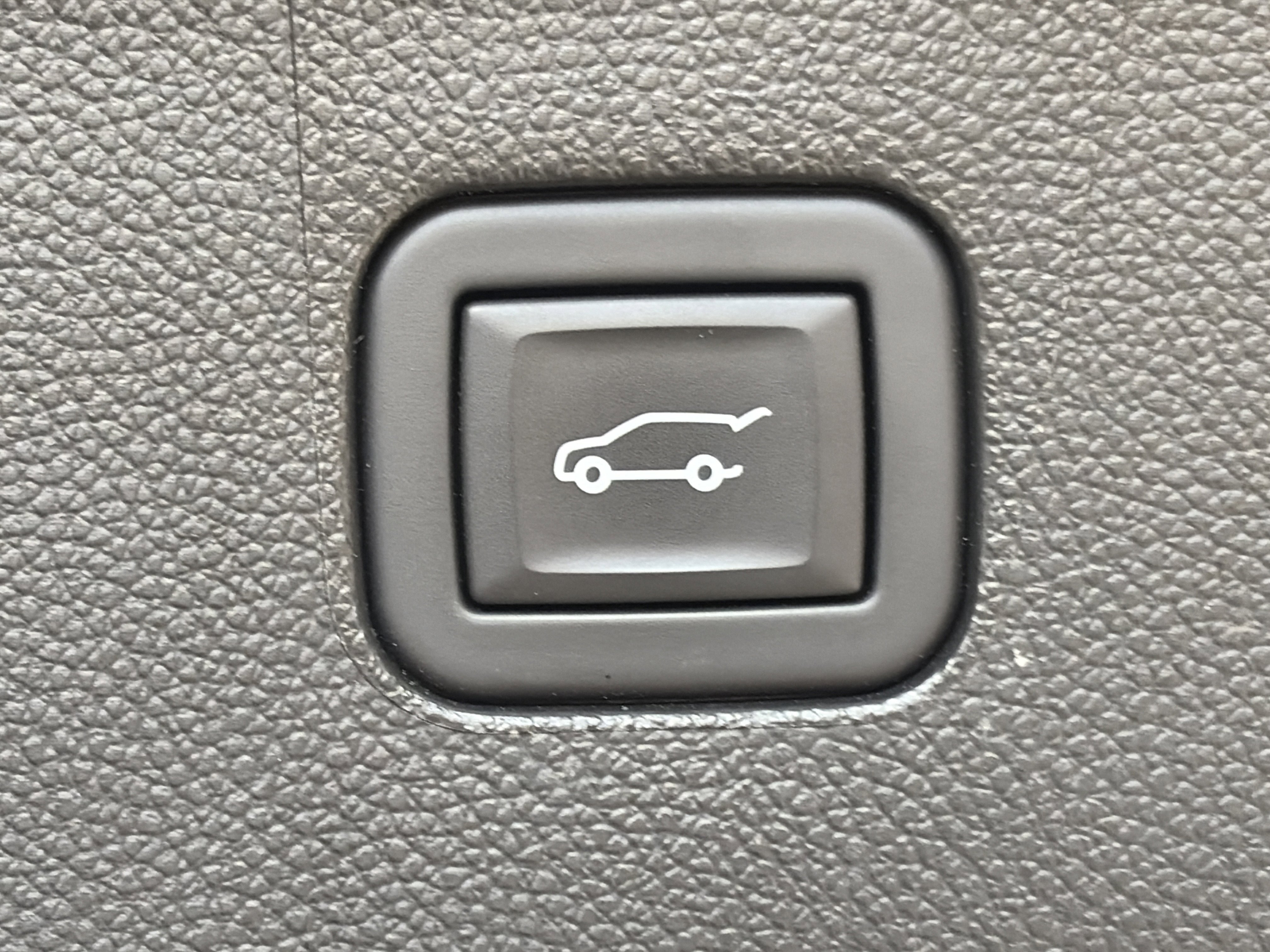 Certified 2024 Buick Enclave Avenir w/ Trailering Package, 5000 lbs. image 17