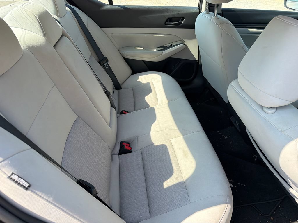 Used 2025 Nissan Altima 2.5 SV FWD image 14